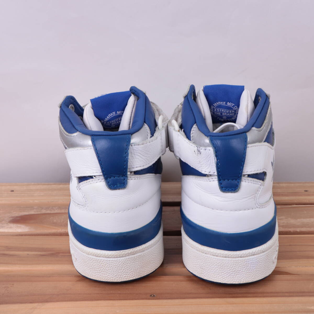 z9499 アディダス フォーラム ミッド US7 1/2 25.5cm/白 ホワイト 青 ブルー adidas Forum Mid メンズ スニーカー 中古