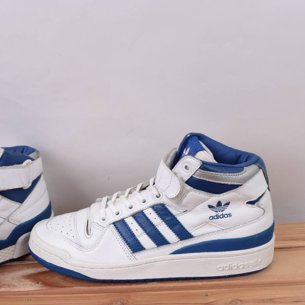 z9499 アディダス フォーラム ミッド US7 1/2 25.5cm/白 ホワイト 青 ブルー adidas Forum Mid メンズ スニーカー 中古