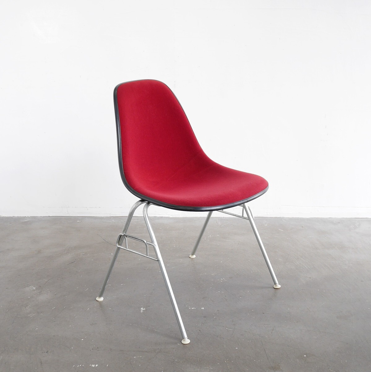 ＃3974　アメリカ　80's　ヴィンテージ　Herman Miller　ハーマンミラー　イームズシェルサイドチェア　布張り　スタッキング　椅子