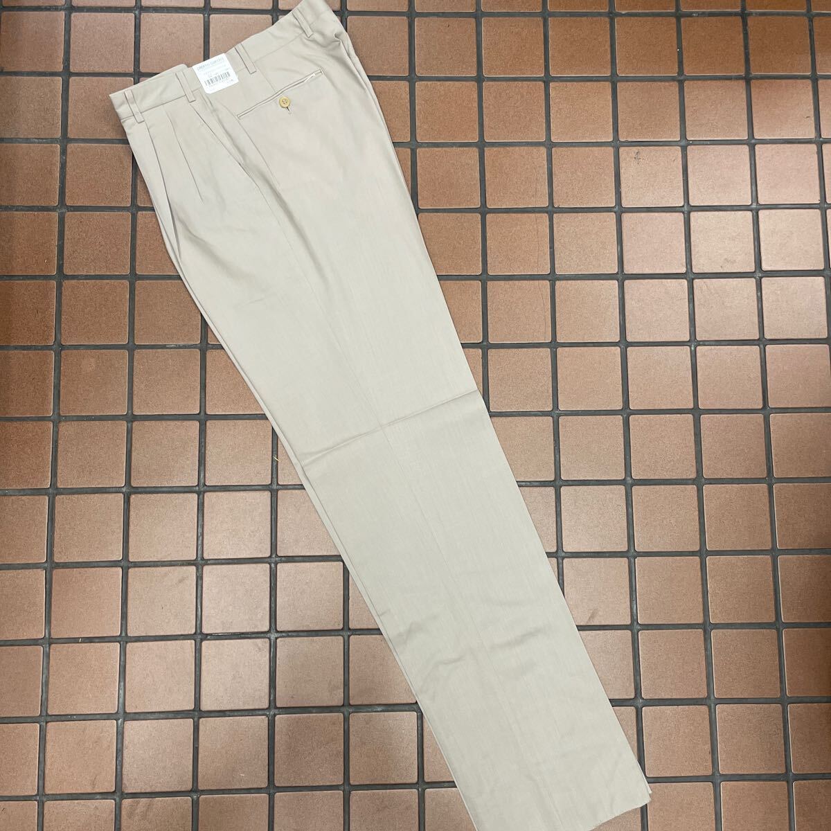 新品☆高級!超人気 ★Pierre Cardin W82cm サイズLL サンドベージュ/ゴルフパンツ GOLF スラックス ゆったり2タック メリノウール45% _画像3