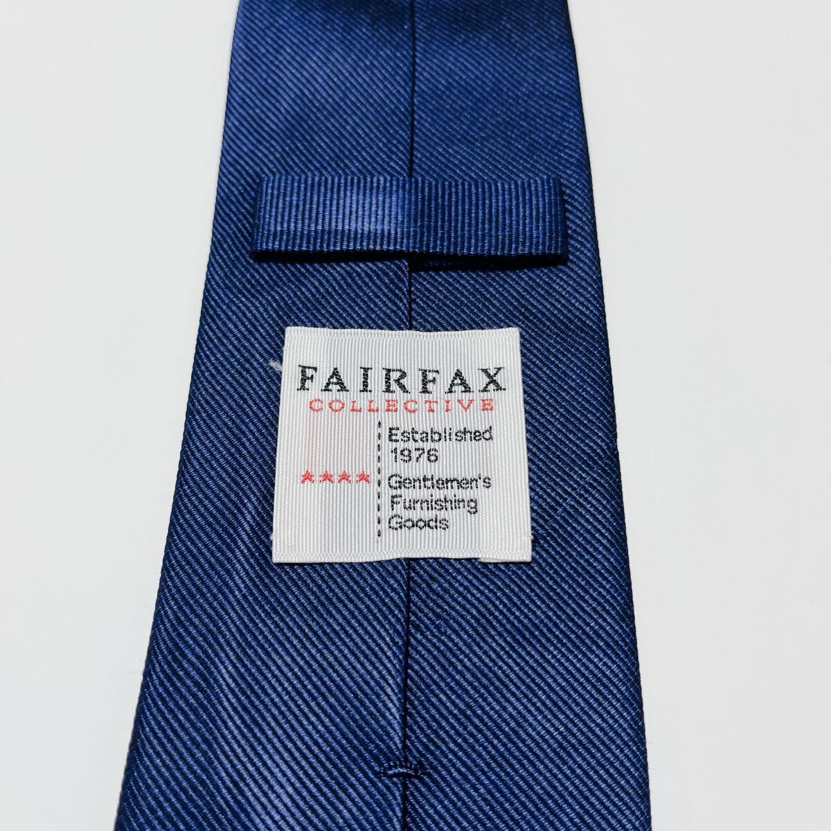 美品 フェアファクス ネクタイ ハイブランド ソリッドタイ 無地 光沢 希少 紺 美品 フェアファクス ネクタイ ハイブランド ソリッドタイ 無地