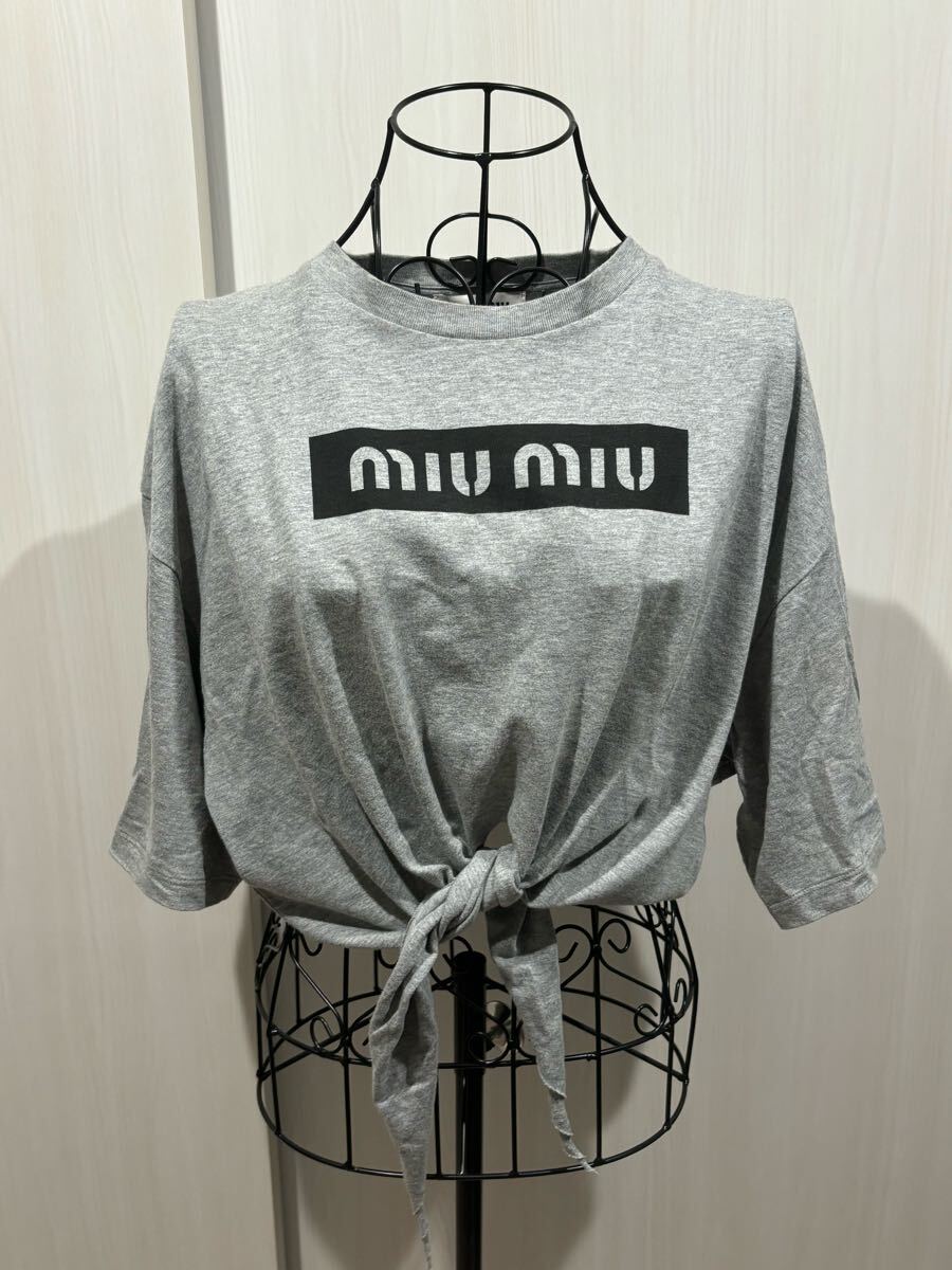 ミュウミュウ 23年 MIU MIU フロントノット Tシャツ ミュウミュウ 23年 MIU MIU フロントノット Tシャツ