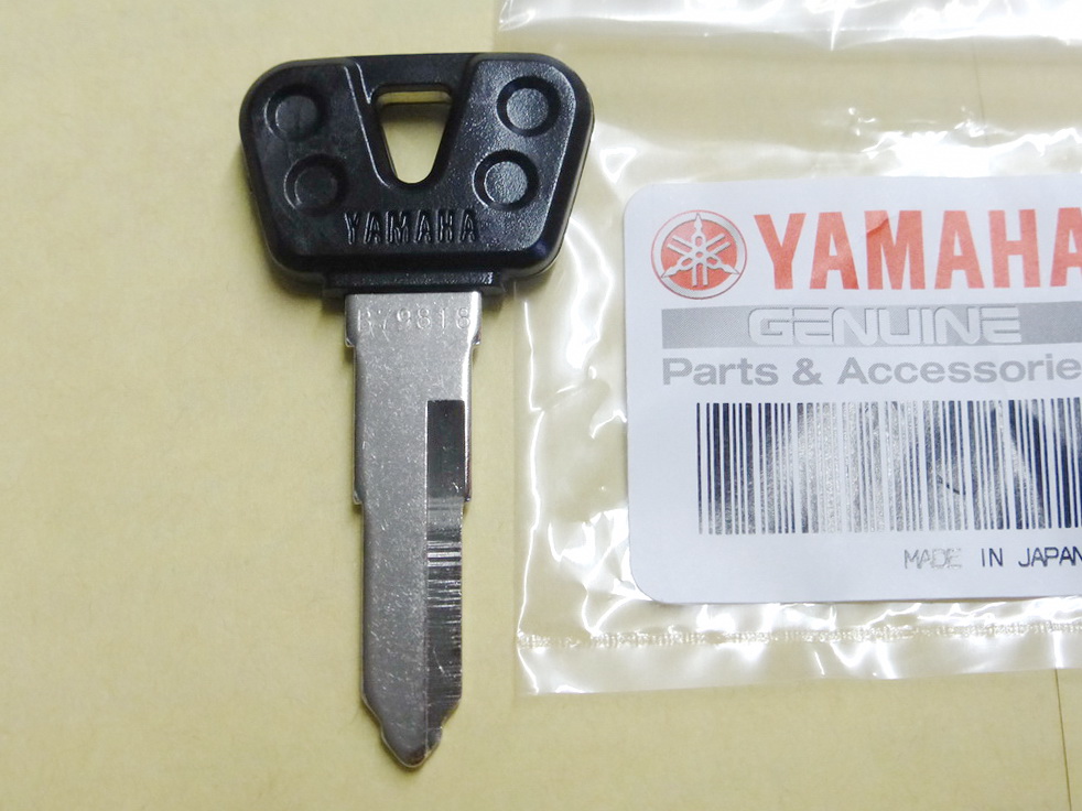 *RZ250/RZ350/DT50/TW225/TZR250/V-MAX/ Virago 250/YZF-R1/FZR750R/YB-1 оригинальный болванка ключа правый паз новый товар 90890-55889