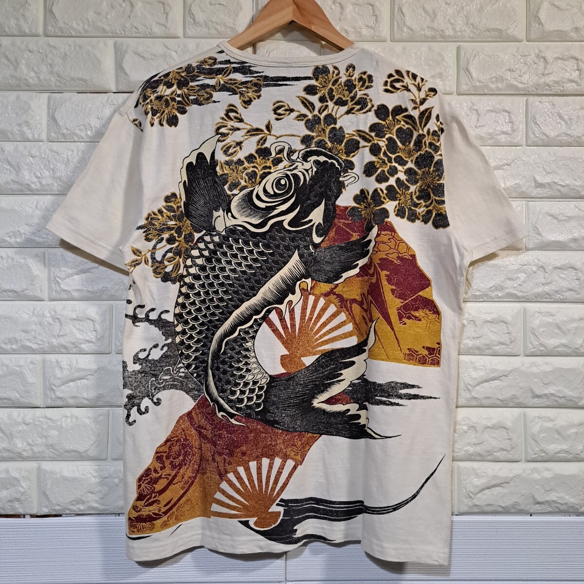 [桜花爛漫] 跳巨鯉 桜と扇 ヘンリーネック 和柄 Tシャツ [サイズ:XL] 検/ アビリティーバーン 和風(fēng)景 雅結(jié) 絡(luò)繰魂 華鳥風(fēng)月 錦 胤富仁帝