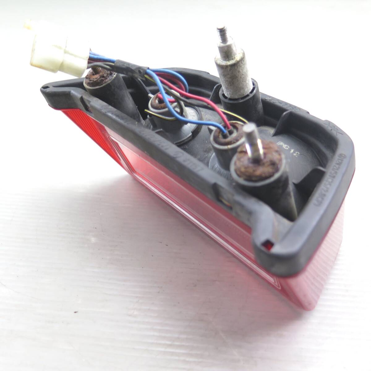 ☆ZRX400 [ZX400E] 純正 テールランプ レンズ 中古 カワサキ kawasaki KR060408