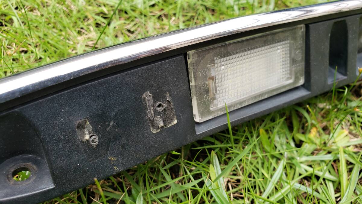 ● BMW MINI RA16 R50 ミニ クーパー クローム メッキ カバー トランクオープナー リアガーニッシュ トランクスイッチ ●MIN 007●_画像6