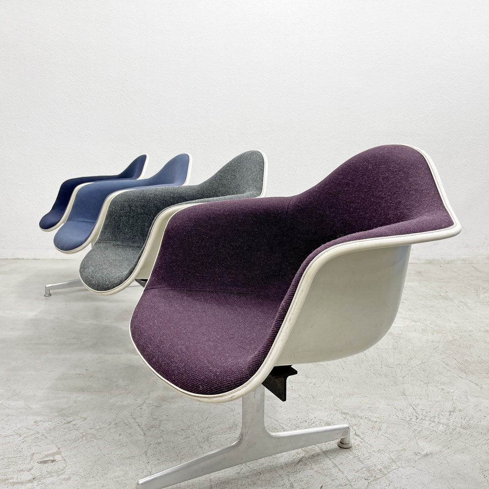 〓 ハーマンミラー Herman Miller ビンテージ エアポートベンチ タンデムシート 4連 アームシェル 2nd ファブリック イームズ 希少 C