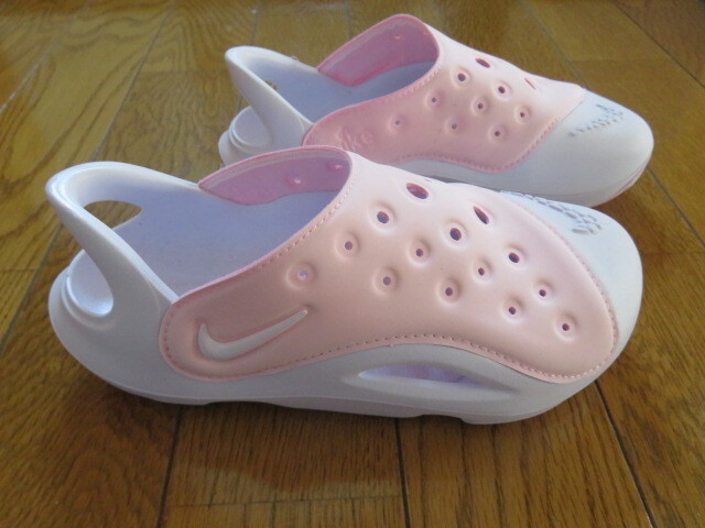 【新品】NIKEナイキサンダル　１９．０ｃｍ　ピンク×瘳?