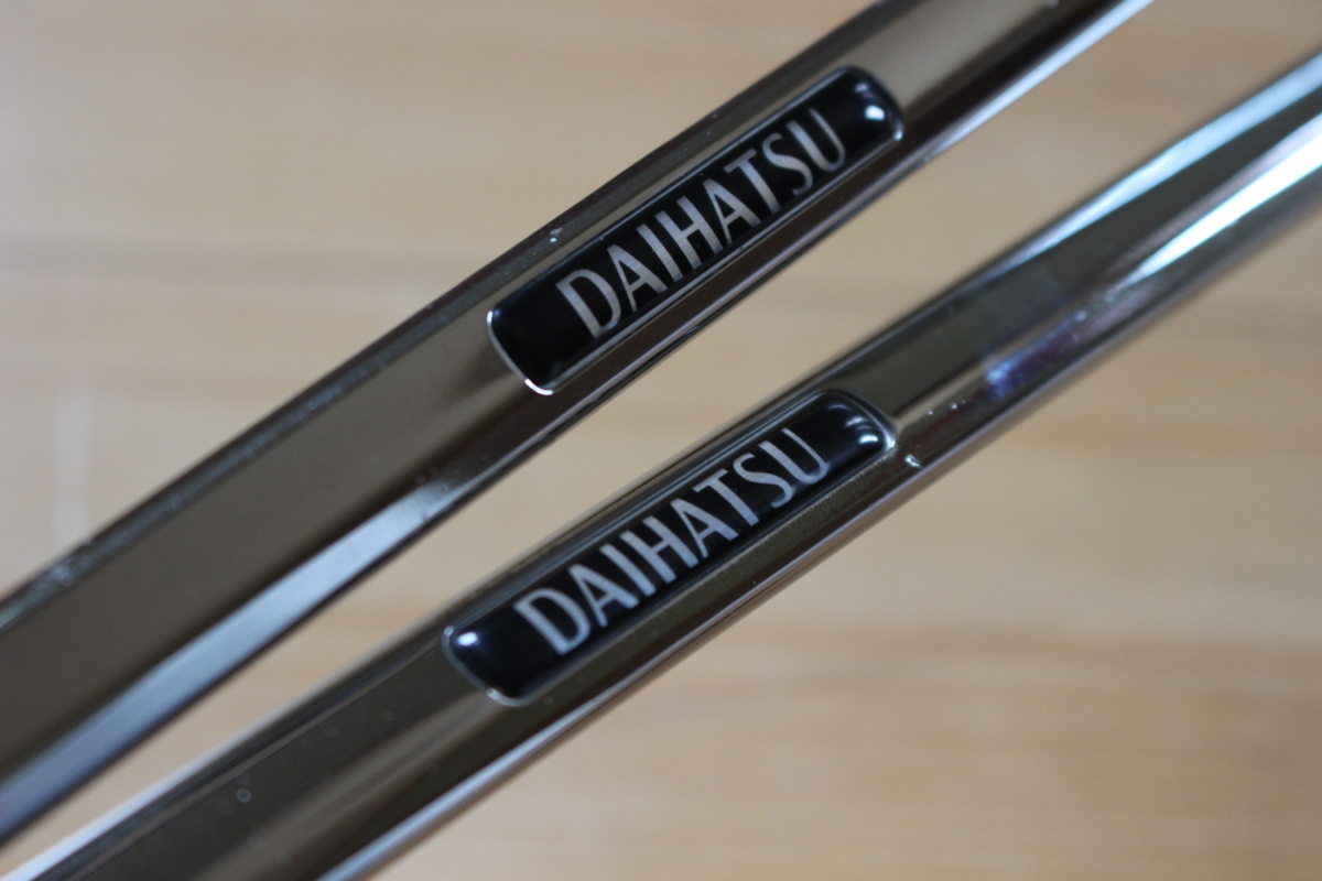 DAIHATSUダイハツ純正OP■現(xiàn)行品■シルバーメッキナンバーフレーム■２枚