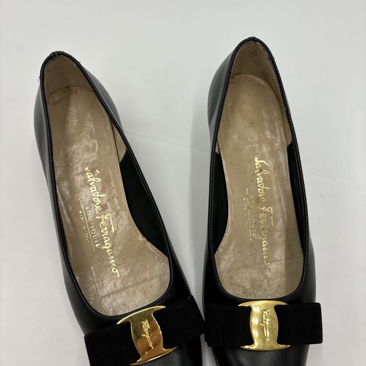 M ＊ イタリア制 '高級(jí)婦人靴' Salvatore Ferragamo サルヴァトーレフェラガモ 本革 ヴァラリボン ヒール / パンプス 6B 23cm レディース