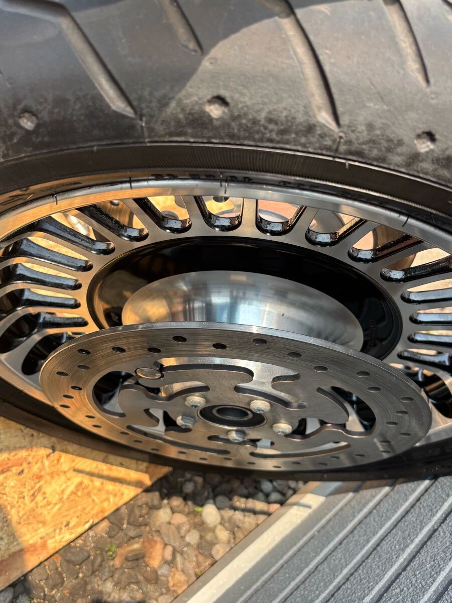 ハーレーダビッドソン.HARLEY-DAVIDSON ツーリングモデル純正　fltr fltru バリ溝　中古 ディスク付き フロントホイール