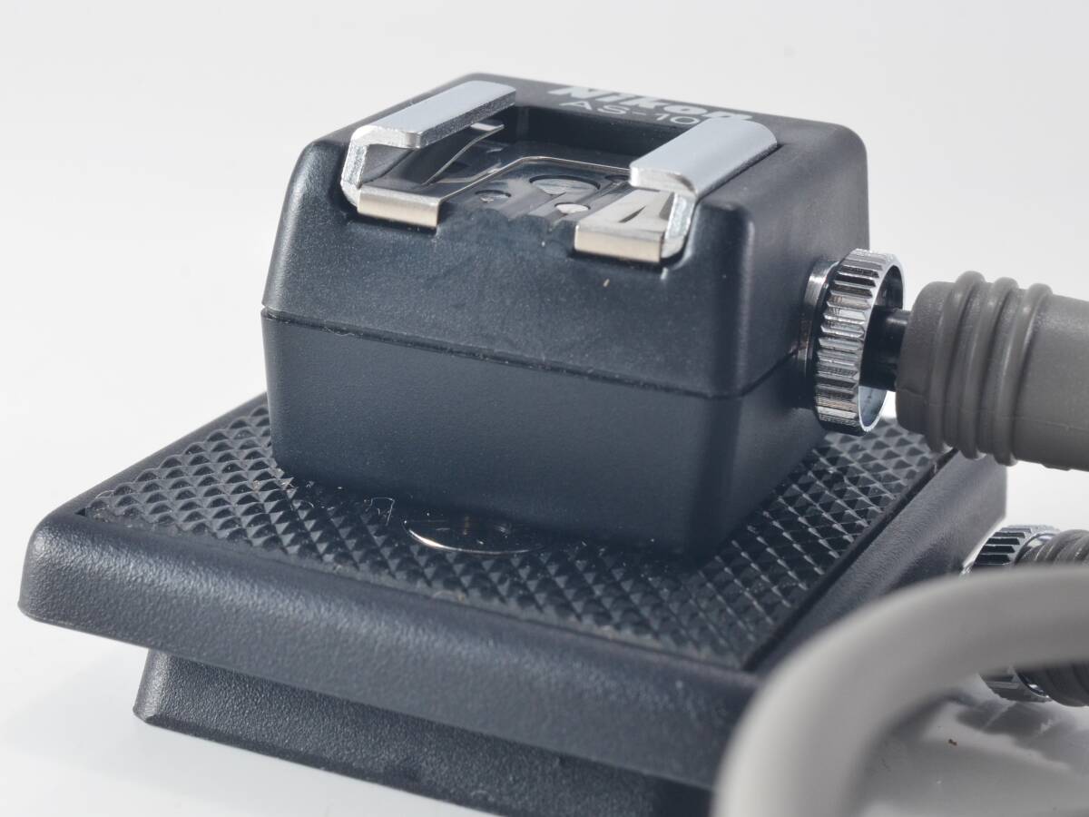 [美品] Nikon (ニコン) AS-10 TTL増灯アダプター コード付 (54837)_画像6