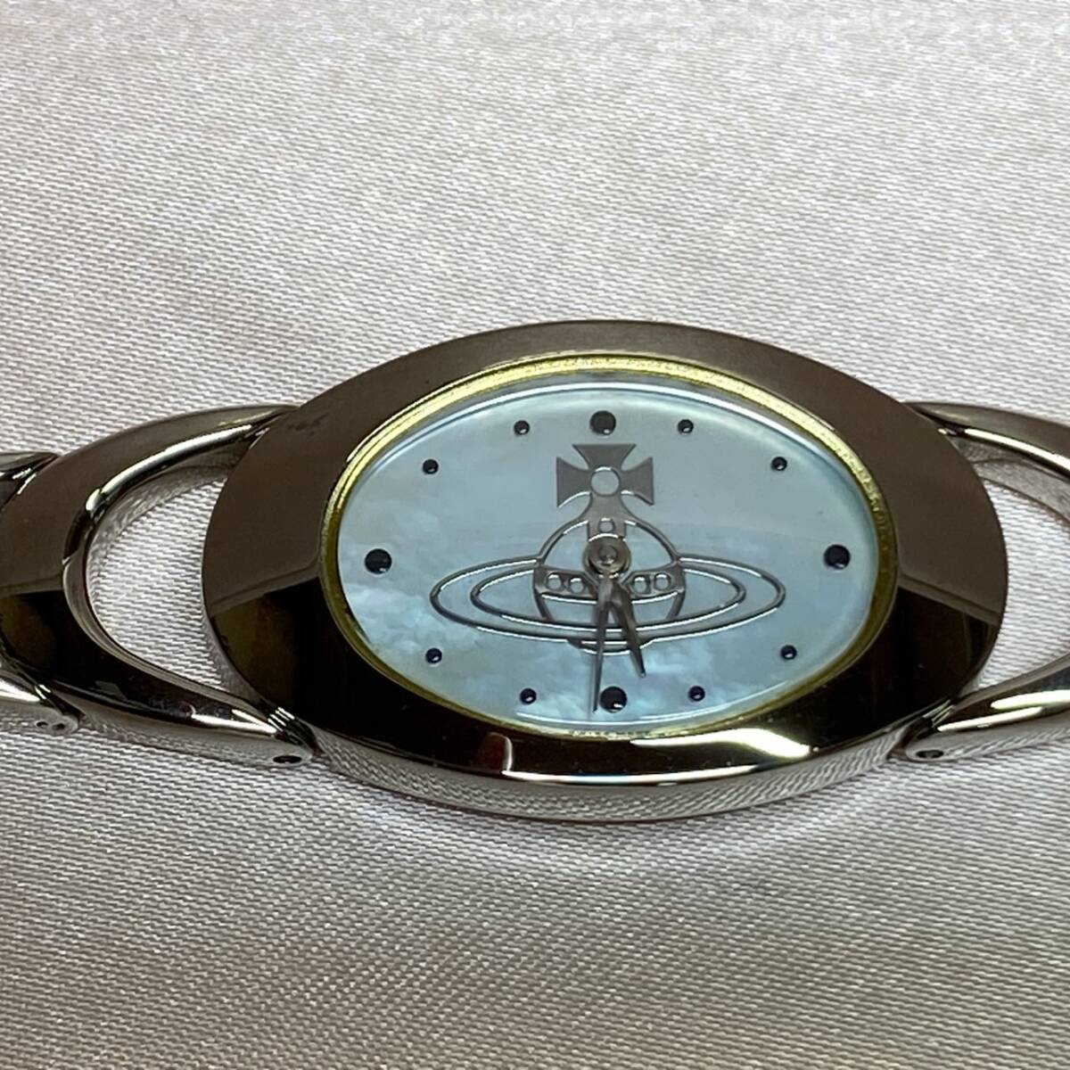 【YH-2395】中古品 Vivienne Westwood ヴィヴィアン?ウエストウッド VW-9006 シェル(水色)文字盤 QZ 腕時(shí)計(jì) レディース 箱付き 現(xiàn)狀不動(dòng) 