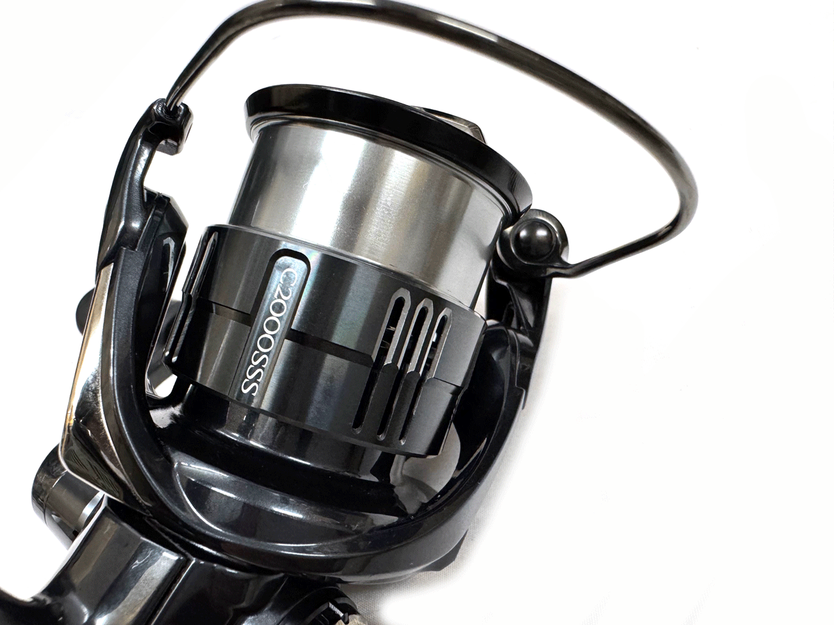 ★美品★ シマノ 19ヴァンキッシュ C2000SSS SHIMANO 19 VANQUISH スピニングリール アジング トラウト JAPAN 日本制 ソアレ メバリングに