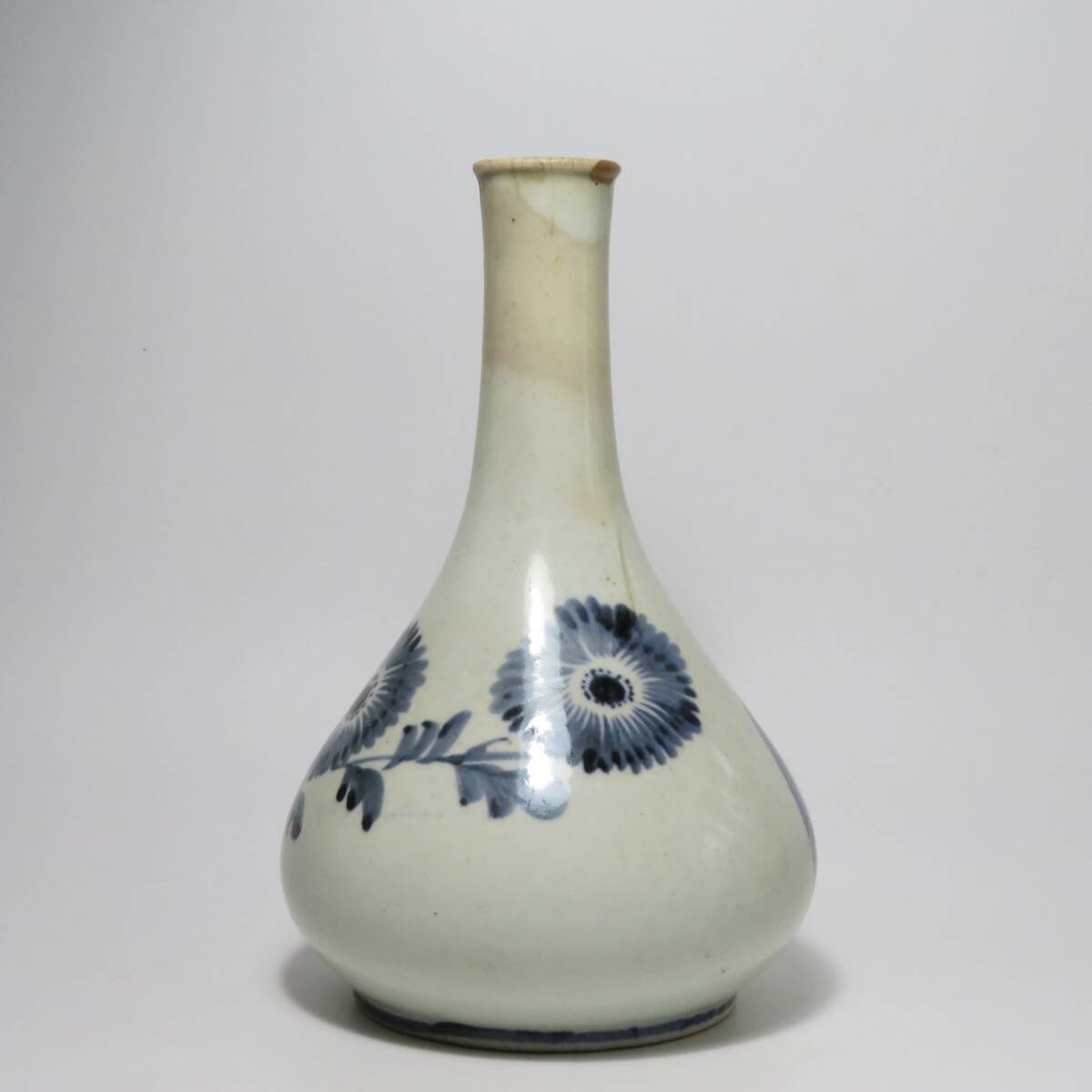 売れ筋介護用品も！ 韓国美術 李朝 (李朝 時代物 徳利 菊蘭文 花瓶 分院窯 染付 白磁 工芸品