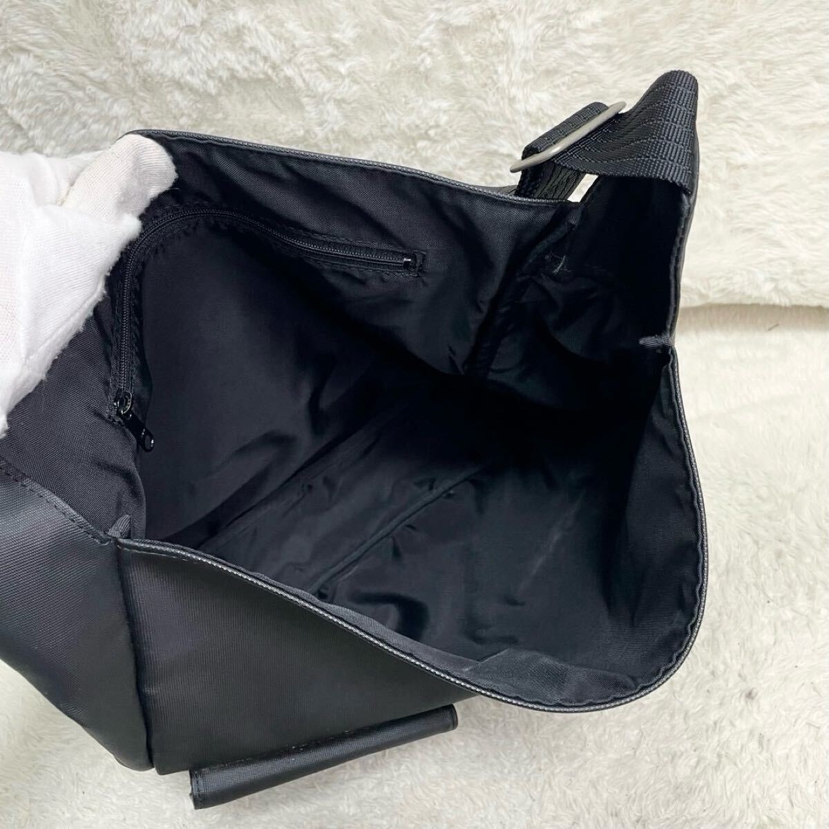 ポールスミス PaulSmith ショルダーバッグ ボディバッグ バック 斜め掛け 大容量 多機能 A4可 ブラック 黒 メンズ ユニセックス ナイロン