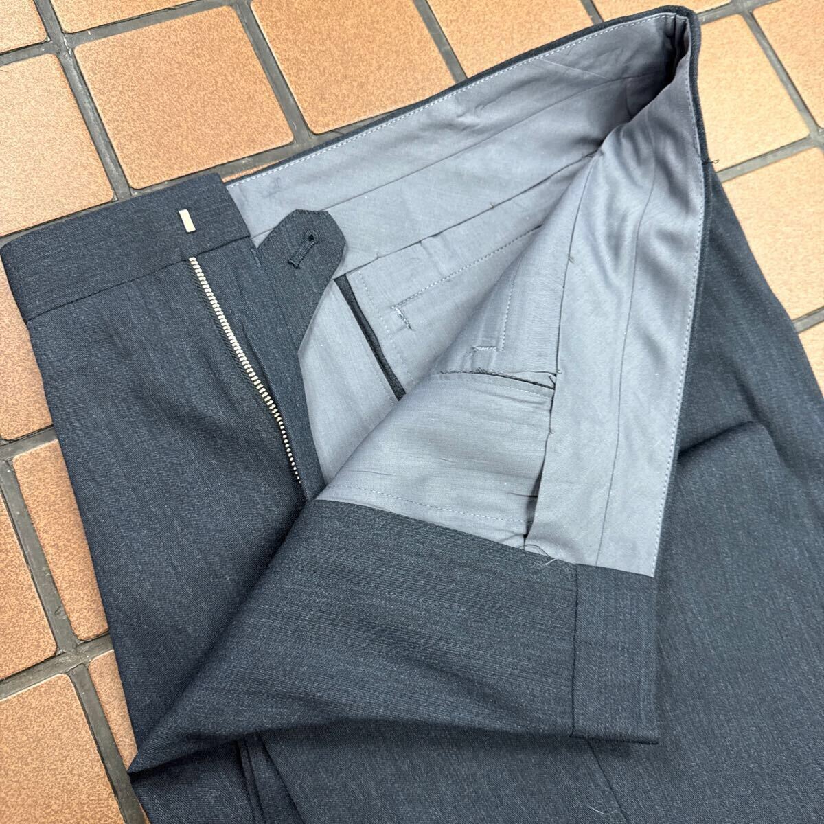 新品☆未使用 W88cm グレー系 艶感 メンズパンツ ゴルフパンツ カジュアルパンツ メンズスラックス ゴルフウェア GOLF スラックス 2タック_画像3