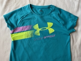 著用少★アンダーアーマー★半袖Tシャツ★YLG/150★ガールズ★きれい水色★イエローマーク★ピンクロゴ★UNDER ARMOUR