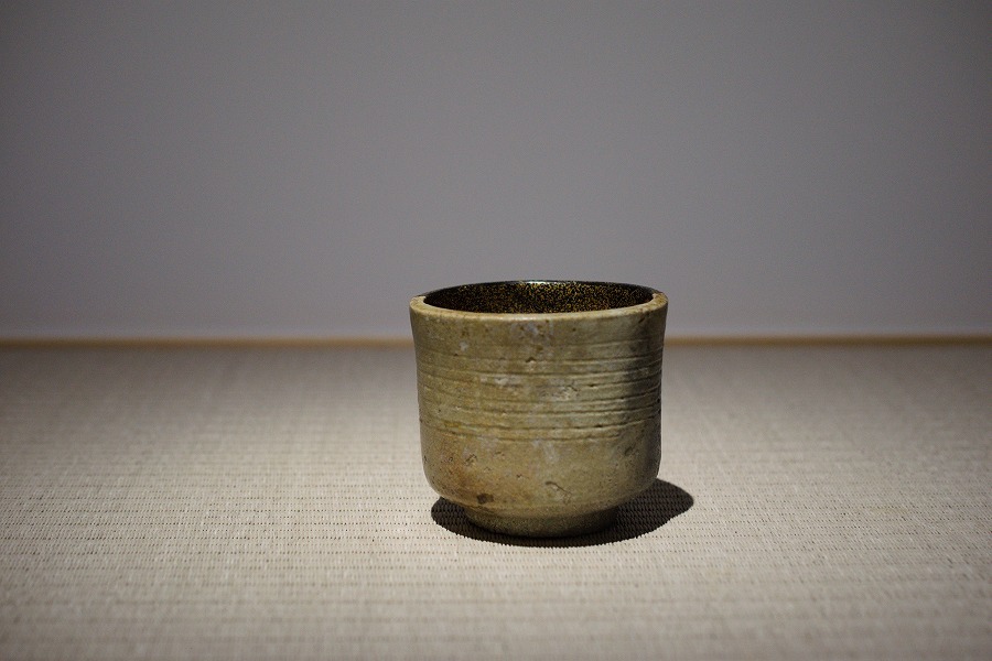 古唐津 灰釉 筒盃 ぐい飲み（桃山～江戸初期）