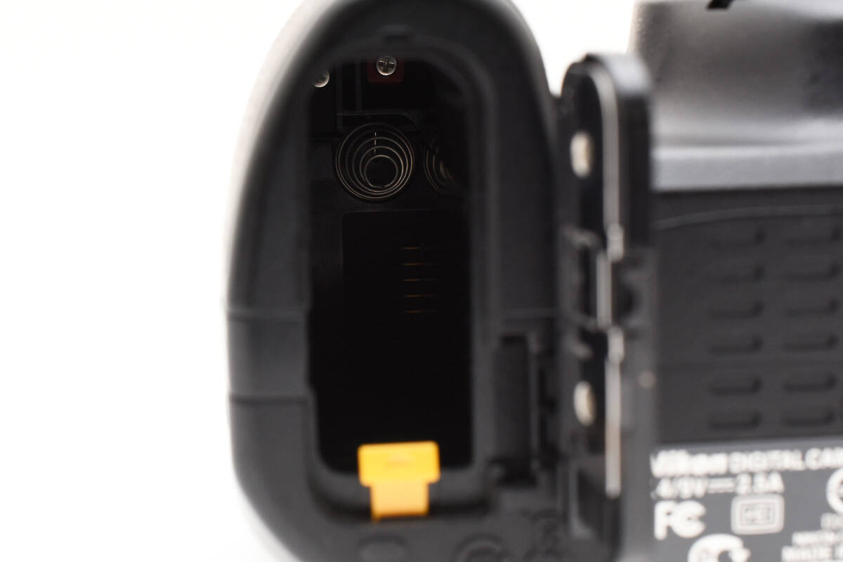 Nikon D5200　/　AF-S 18-55mm F3.5-5.6G VR　/　AF-S 55-200mm F4-5.6G ED VR　/デジタル一眼レフカメラ　デジイチ　レンズセットNo.12153