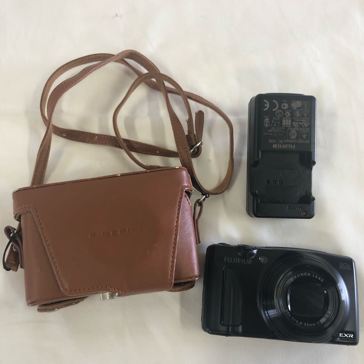 5h2必見(jiàn)! FUJIFILM フジフィルム Fine Pix F1000EXR コンパクトデジタルカメラ デジカメ 中古品 現(xiàn)狀品 動(dòng)作品