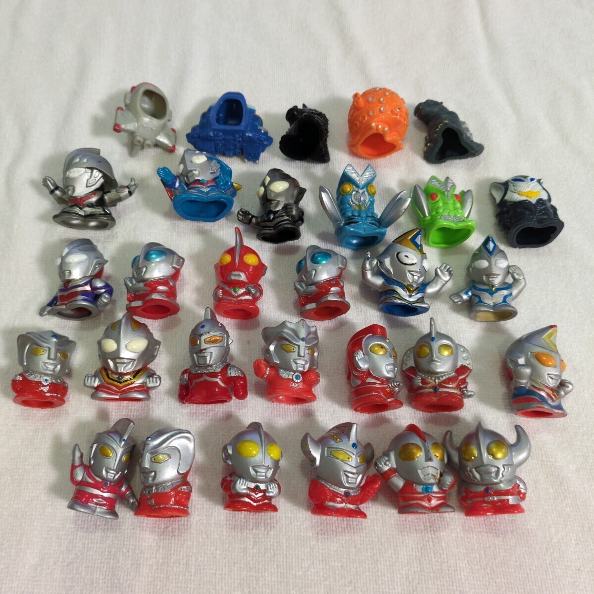 ウルトラマン 怪獣 特撮 レトロ フィギュア ソフビ 指人形 145体