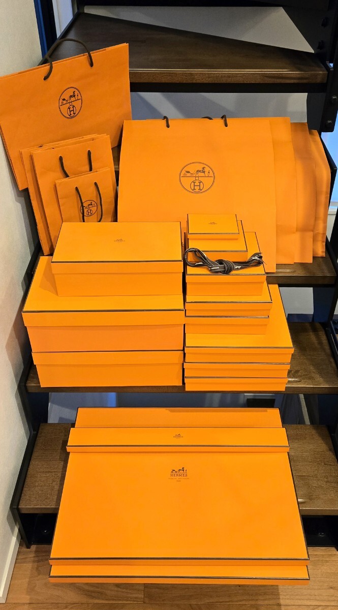 HERMES バッグ 小物 ハンガー スニーカー サンダル 香水 お皿
