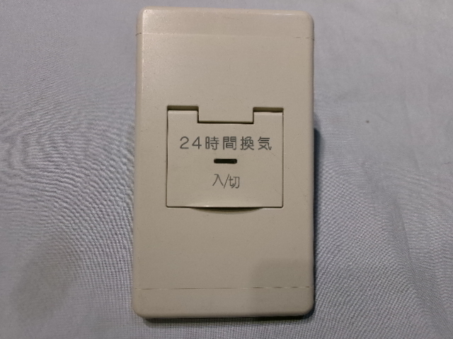このパネルにキズが有ります。