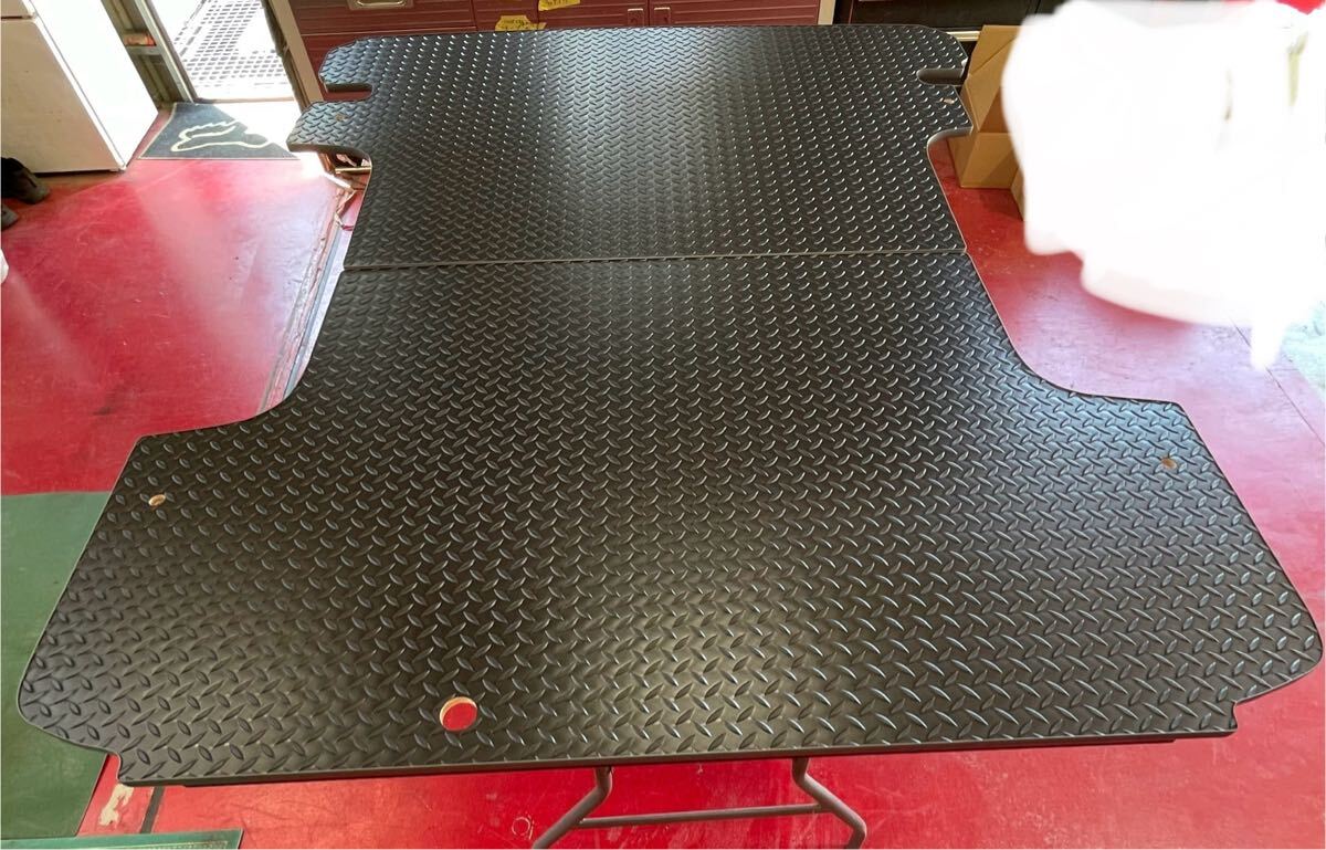 トヨタ　 ハイエース200系 S-GL 標(biāo)準(zhǔn)　パワスラあり車両　フロアパネル縞鋼板柄ブラック　未使用品　傷あり！1円スタート