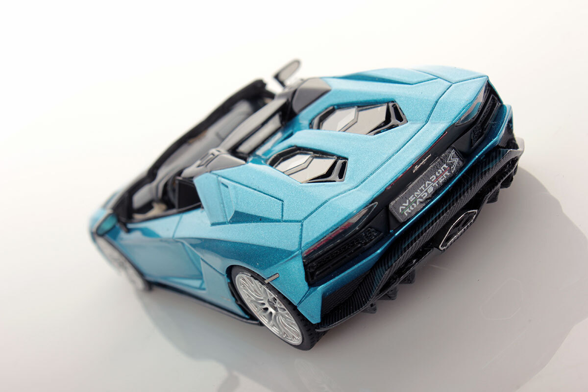 ■ルックスマート 1/43 ランボルギーニアヴェンタドール S ロードスター ブルー_画像4