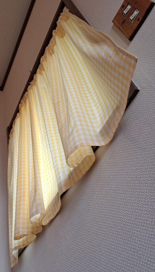 《　送料込み　》》カフェカーテン＊ハンドメイド＊イエローベージュ系＊チェック＊春夏仕様＊ナチュラル カフェカーテン