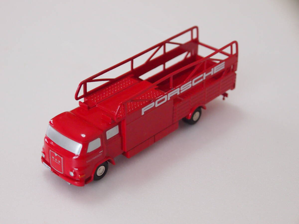 Schuco Piccolo 05895 MAN Renntransporter "Porsche"