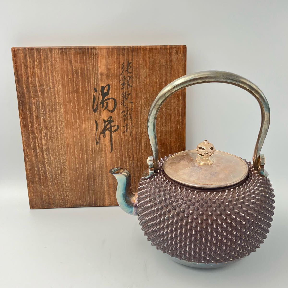 【霰銀瓶】　純銀霰打丸型湯沸　銀瓶　煎茶道具 重量646g　共箱　_画像1
