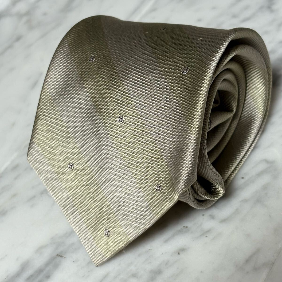 999 иен ~ Calvin Klein галстук полоса серый серия (GB6) 999 иен ~ Calvin Klein галстук полоса серый серия (GB6)