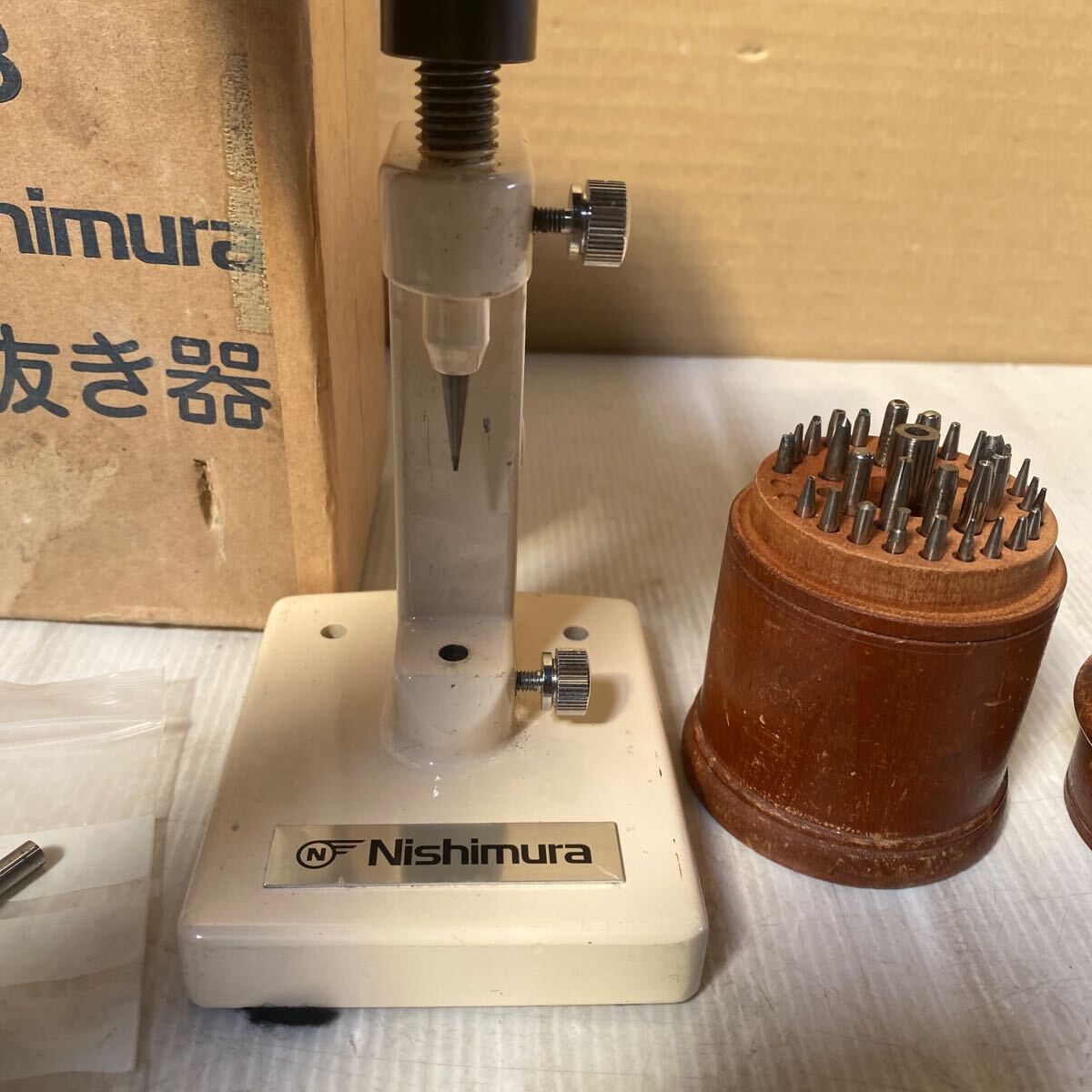 ネジ抜き器 Nishimura No.168 ピン上下確認(rèn)済 替えピン 多數(shù)あり 時(shí)計(jì)バンドのピン抜きや模型ピン抜きに ハンドルタイプ 精密機(jī)器 