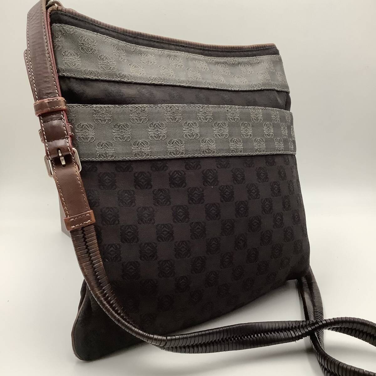 1円 ロエベ ROEWE サコッシュ ショルダーバッグ ポシェット リピートアナグラム 総柄 肩掛け 斜め掛け クロスボディ ブラック メンズ 