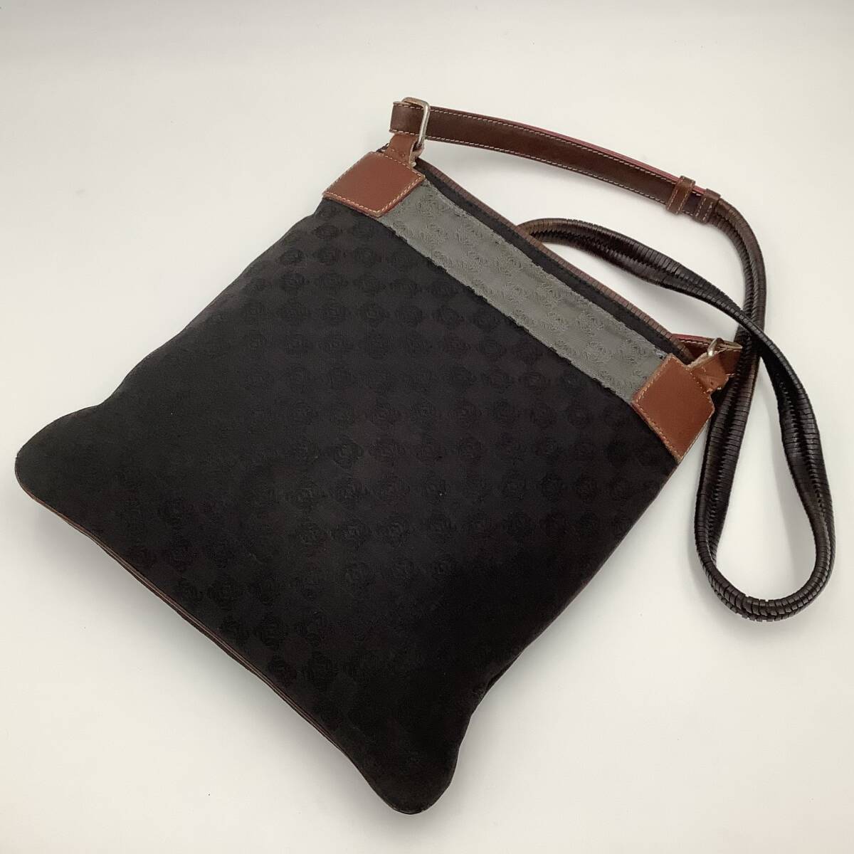 1円 ロエベ ROEWE サコッシュ ショルダーバッグ ポシェット リピートアナグラム 総柄 肩掛け 斜め掛け クロスボディ ブラック メンズ 