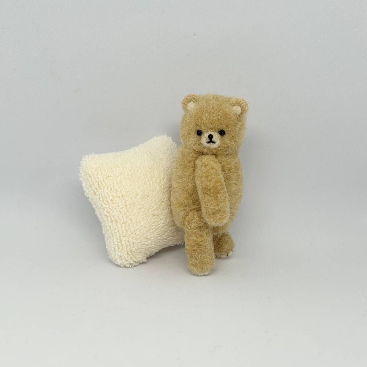 小さなくまちゃん おやすみ 羊毛フェルト ハンドメイド