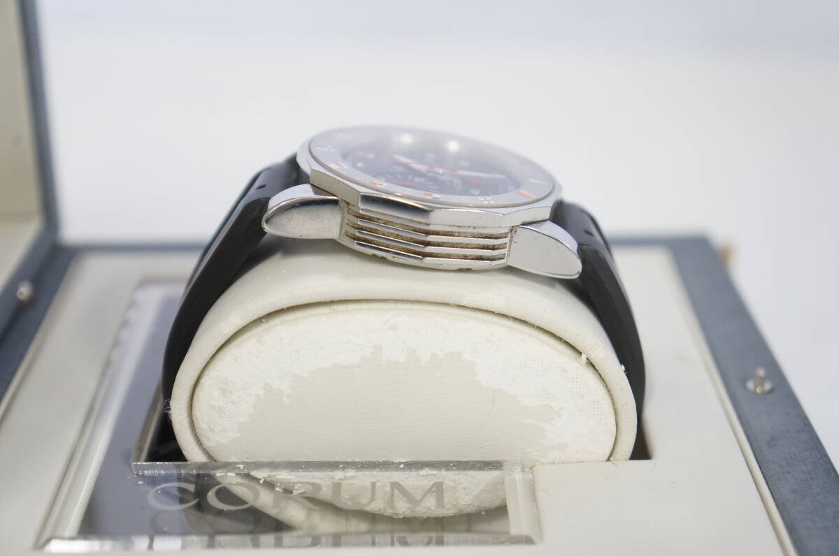 電池交換済 稼働品 CORUM コルム アドミラルズカップ 196.530.20 クロノグラフ デイト メンズ クォーツ 腕時計 箱付き 4805086011