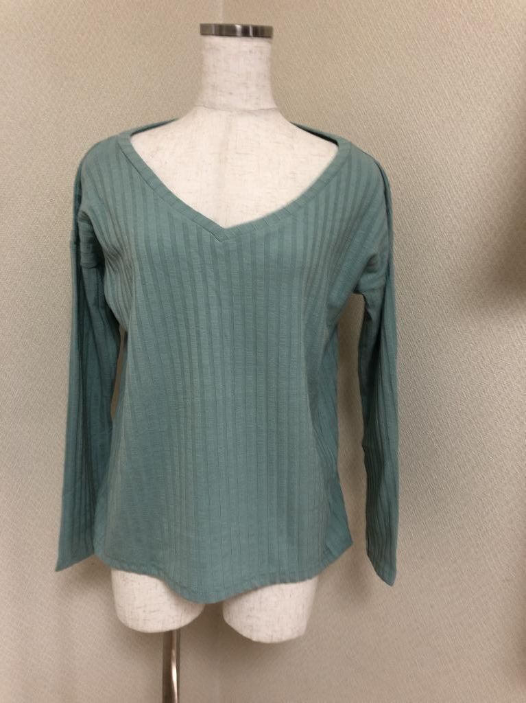 aquagarage（アクアガレージ）レディース　カットソー　長袖 vネック エメラルドグリーン 無地_画像1
