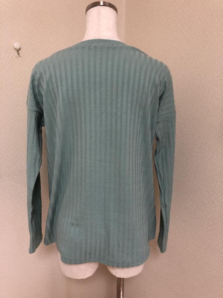 aquagarage（アクアガレージ）レディース　カットソー　長袖 vネック エメラルドグリーン 無地_画像3