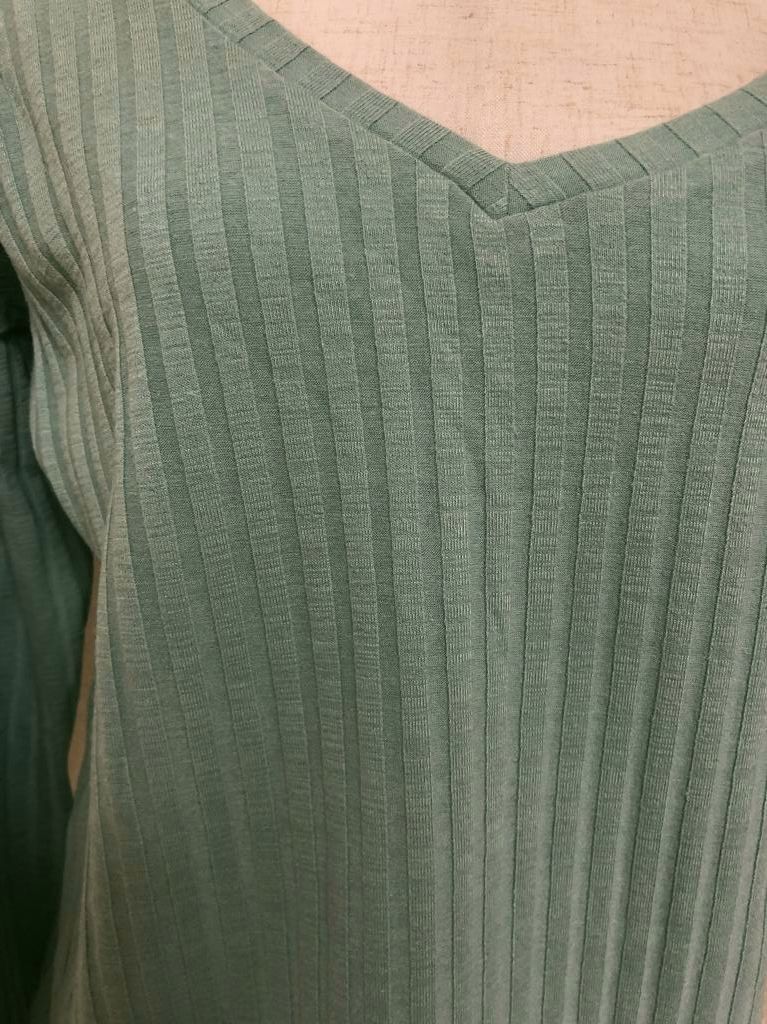 aquagarage（アクアガレージ）レディース　カットソー　長袖 vネック エメラルドグリーン 無地_画像6