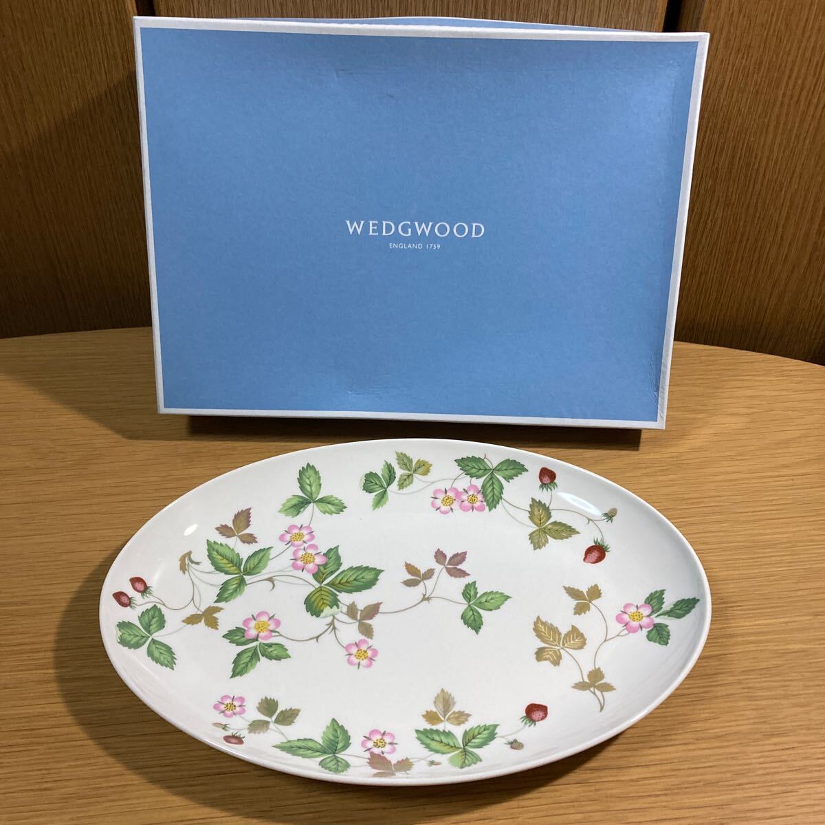 ▼ウェッジウッド≪ワイルドストロベリー カジュアル オーバルディッシュ 1枚≫ WEDGWOOD オーバルプレート パーティプレート プレート 皿