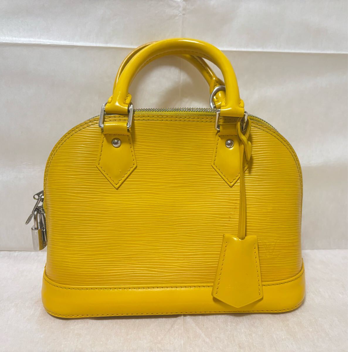 LOUIS VUITTON エピ アルマBB M40866 シトロン LOUIS VUITTON エピ アルマBB M40866 シトロン