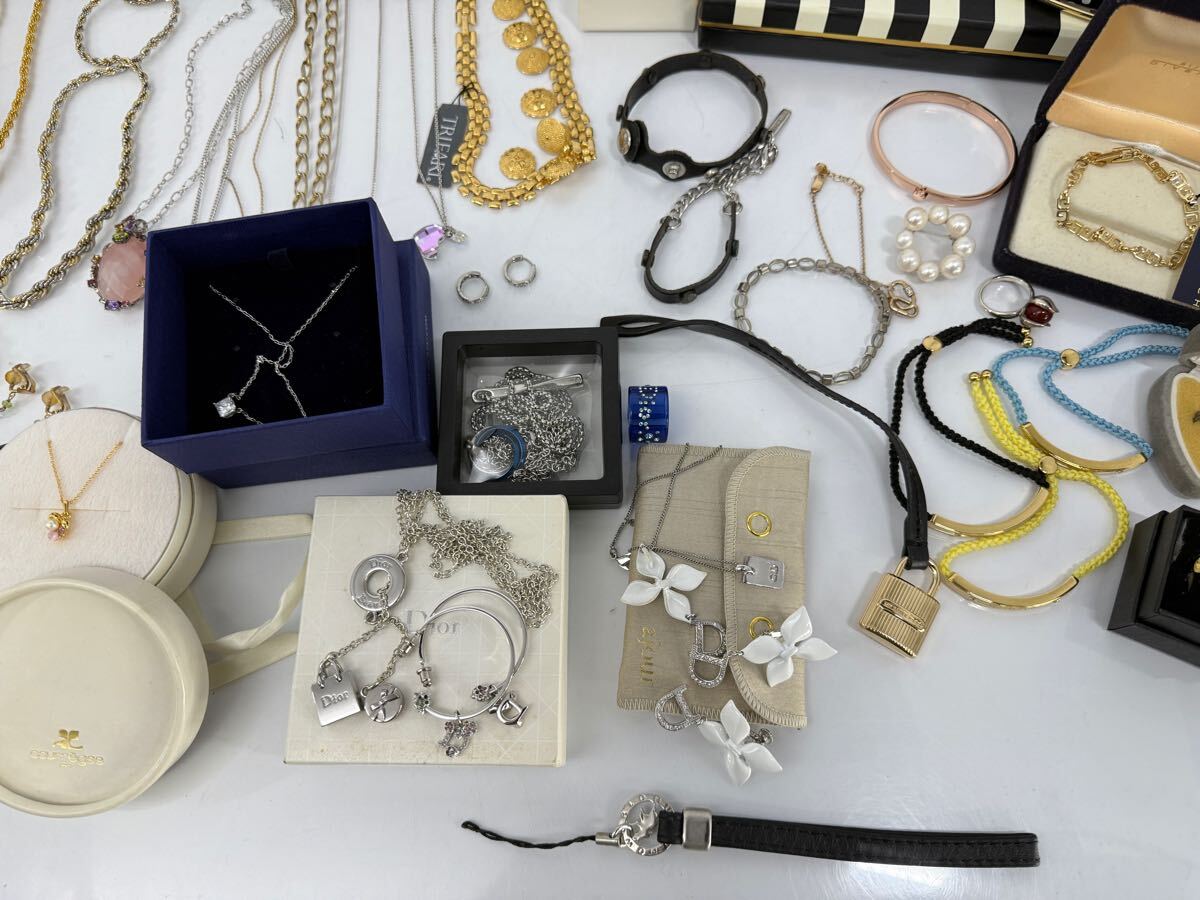 アクセサリー色々　中古品まとめて ネックレス リング タイピン カフス ブレスレット　ポーチなど