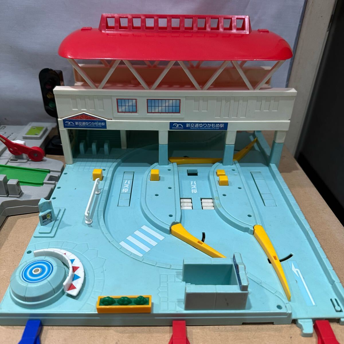 プラレール モータートミカ 新交通ゆりかもめセット 踏切 駅舎 など 情景パーツ 大量まとめ売り タカラトミー ④120