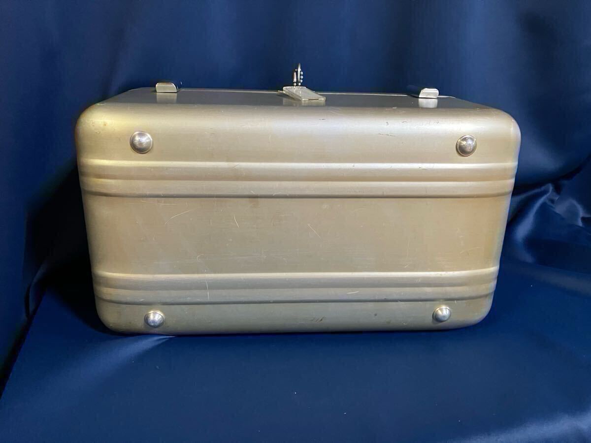 rare! 1946? vintage Halliburton box for cosmetics w/key ヴィンテージ ハリバートン コスメ アルミ ケース ボックス 鍵付 銀ハリ 極上