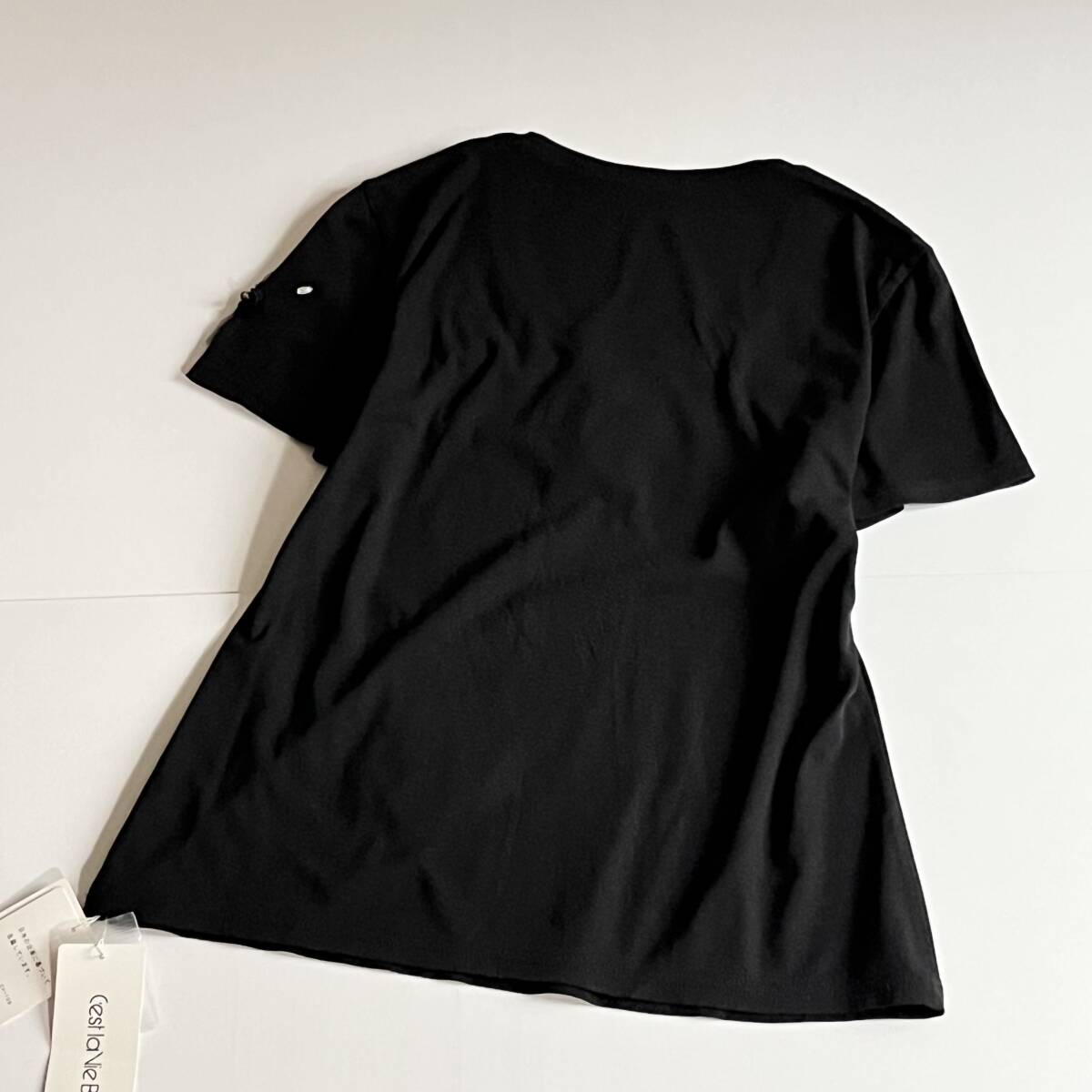 新　C'est la Vie　セラビ　ゆったり40-42　//　蝶の絵柄ビーズ裝飾　黒　カットソー?、佟? bimg=