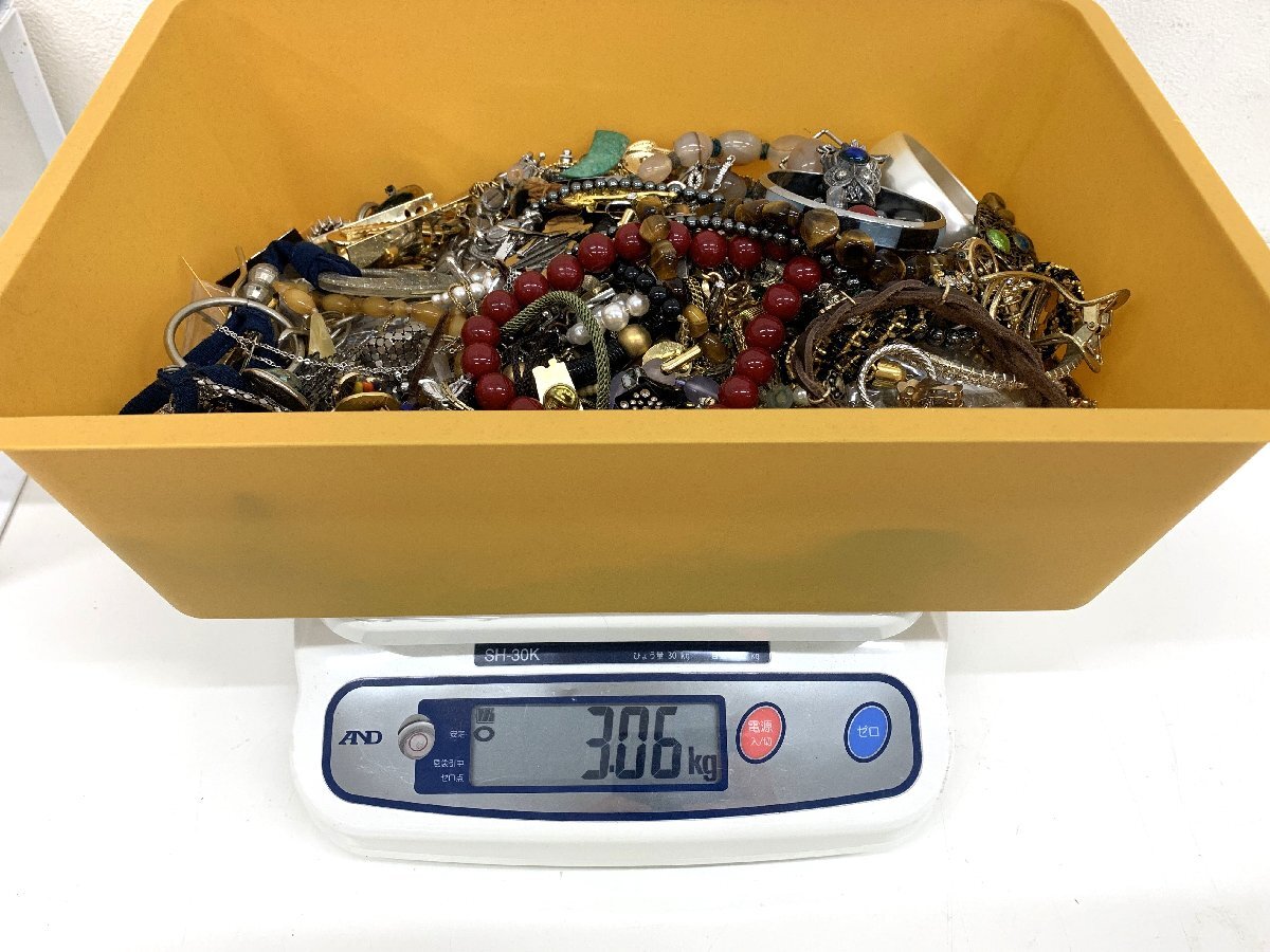 イミテーションアクセサリーまとめ売り約2.6kg 世界のレプリカ ジュエリー専門店 「イミテーションゴールド」