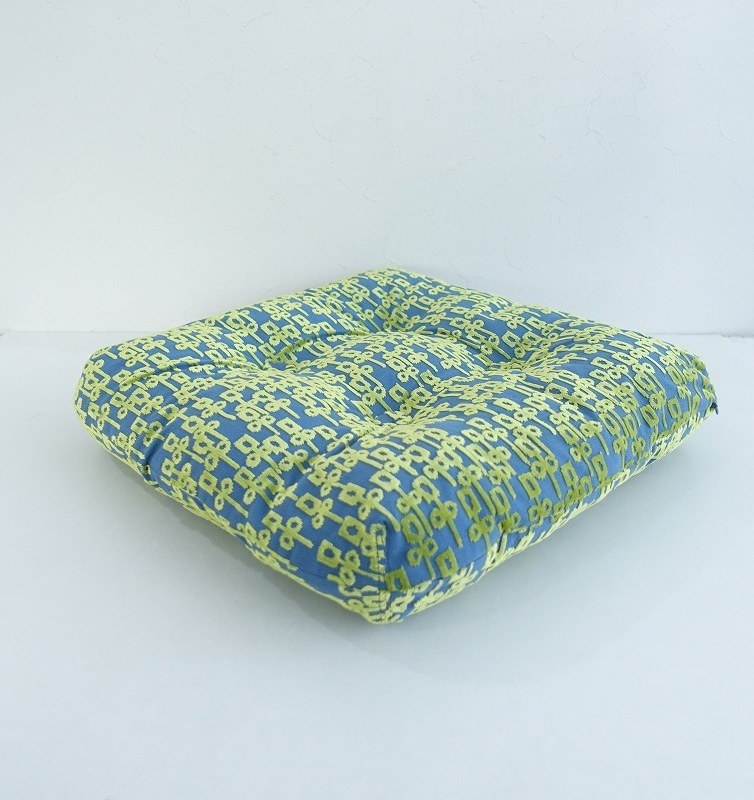 【美品】ミナペルホネン mina perhonen *chorus 座布団 40×41cm*クッションパイル刺しゅう花インテリア(ac85-2503-89)【03E52】